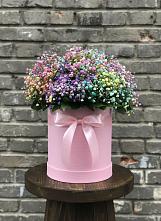 Цветочная композиция из Гипсофила и Розы в шляпной коробке в Красном Куте