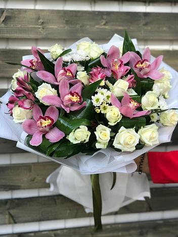 Букет цветов из: Розы и Хризантемы в Красном Куте