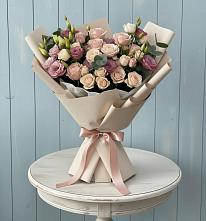 Букет цветов из:  Розы и Лизиантусы в Красном Куте