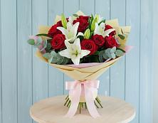 Букет цветов из:  Лилии и Розы в Красном Куте