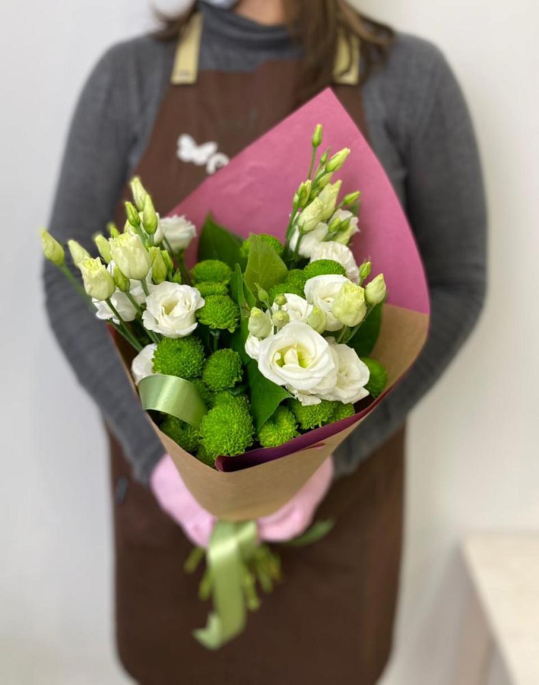 Букет цветов из: Хризантемы и Лизиантусы в Красном Куте