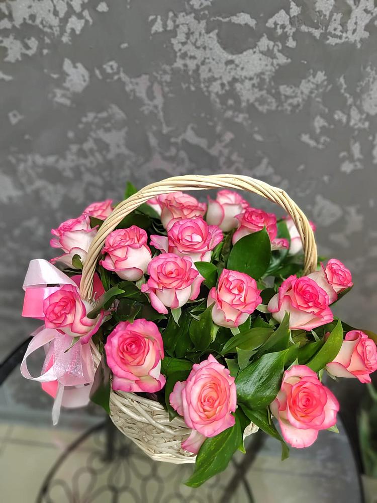 Цветочная композиция из Розы в корзине в Красном Куте
