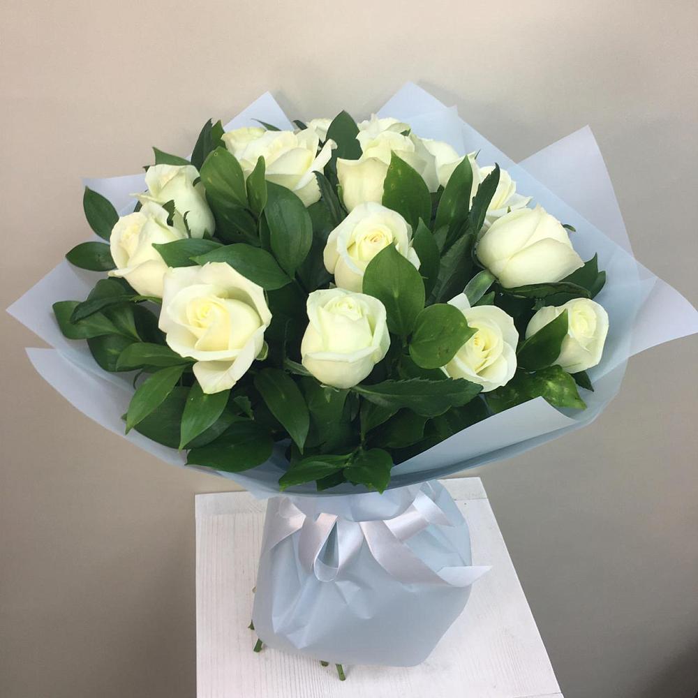 Букет 15 Белых роз Проуд в Красном Куте