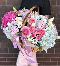 Композиция солнечный день в Красном Куте Цветочная композиция из Розы, Хризантемы, Пионы и Лизиантусы в корзине в Красном Куте