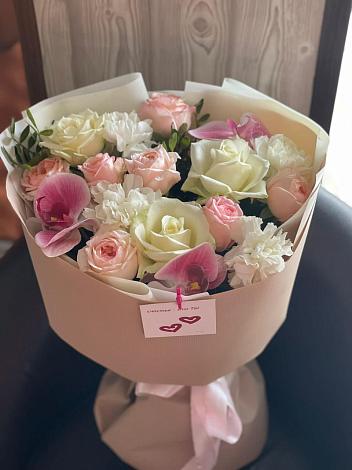 Букет цветов из: Орхидеи, Розы и Гвоздики в Красном Куте