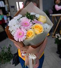 Букет цветов из:  Герберы, Розы и Хризантемы в Красном Куте