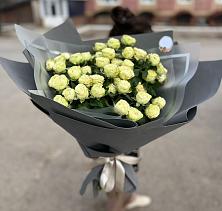 Букет Белые кустовые розы Солинеро в Красном Куте