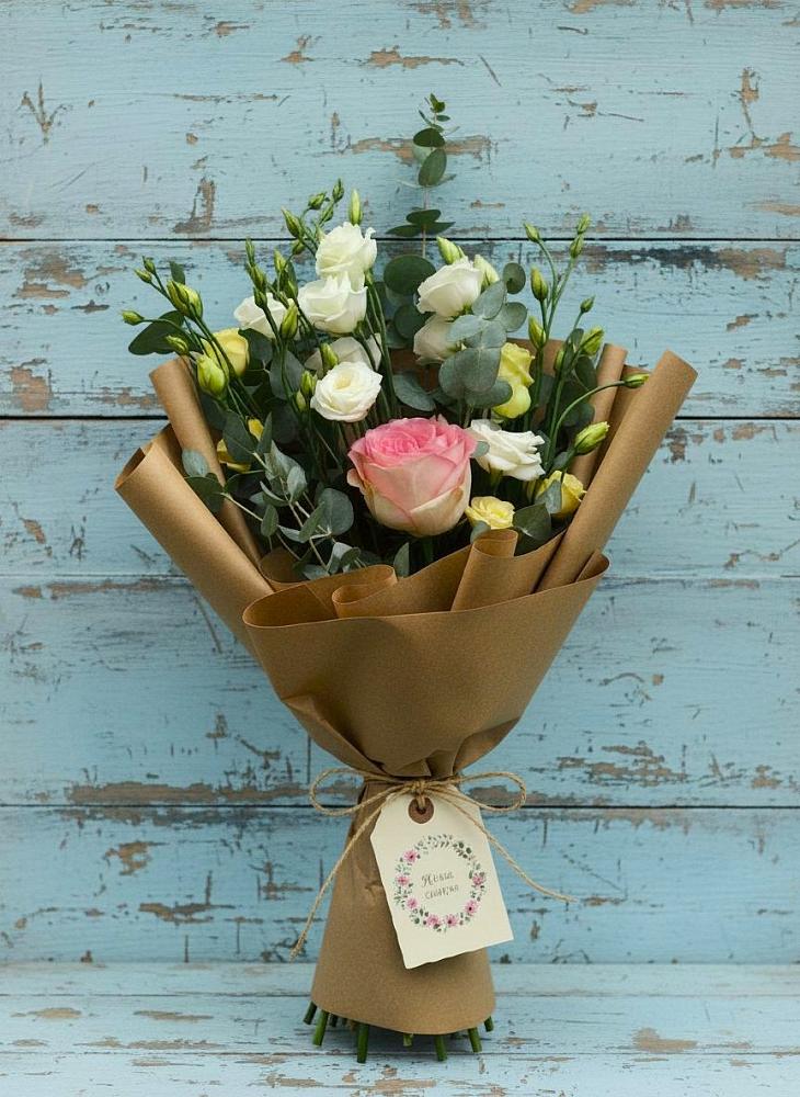 Букет цветов из: Розы и Лизиантусы в Красном Куте