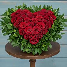 Цветочная композиция из Розы в виде сердца в Красном Куте