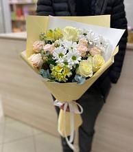 Букет цветов из:  Альстромерии, Розы и Хризантемы в Красном Куте