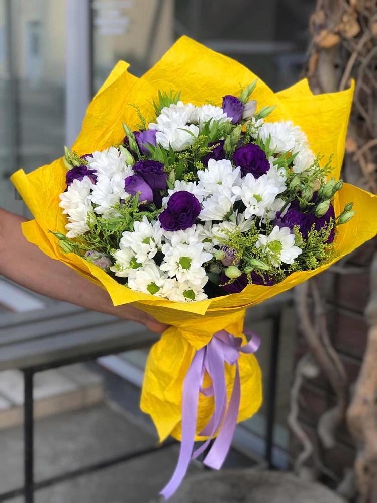 Букет цветов из: Ирисы, Хризантемы и Ромашки в Красном Куте