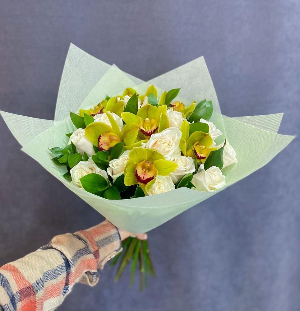 Букет цветов из: Орхидеи и Розы в Красном Куте