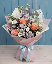 Букет цветов из:  Лизиантусы, Розы, Альстромерии и Гипсофила в Красном Куте