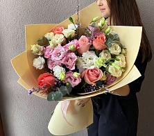 Букет цветов из:  Розы, Лизиантусы и Гвоздики в Красном Куте