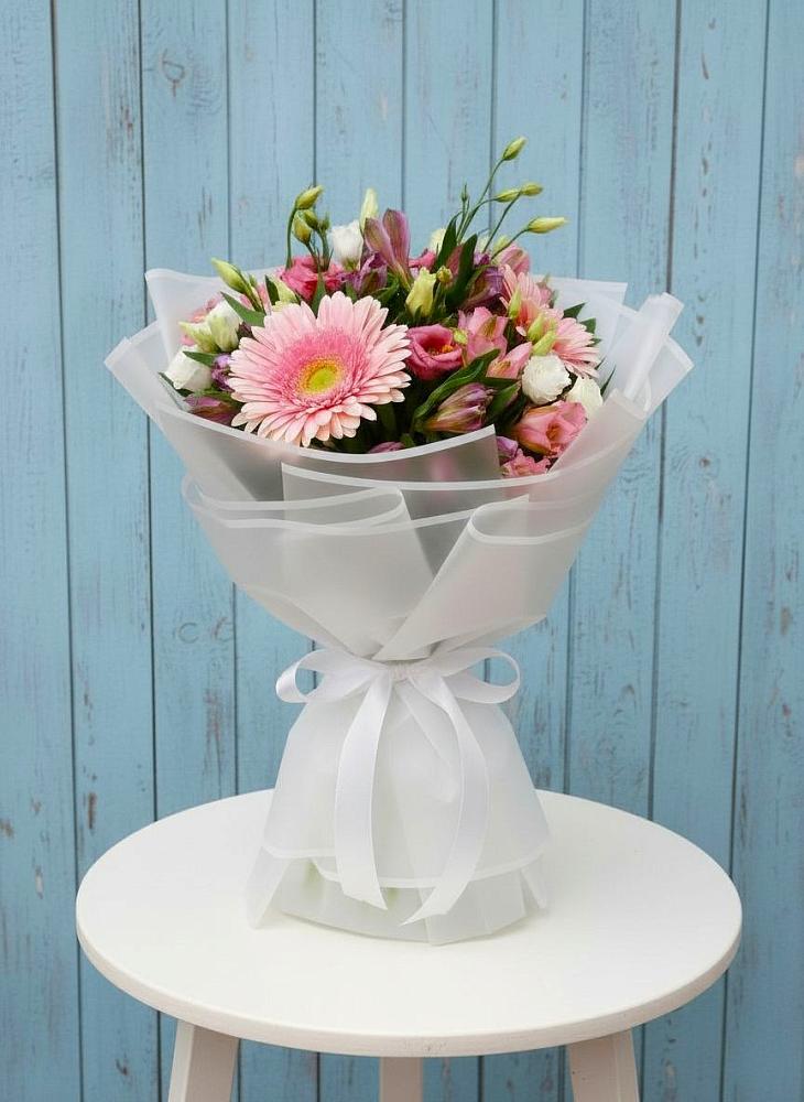 Букет цветов из: Герберы, Альстромерии и Лизиантусы в Красном Куте