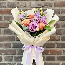 Букет цветов из:  Лизиантусы и Розы в Красном Куте