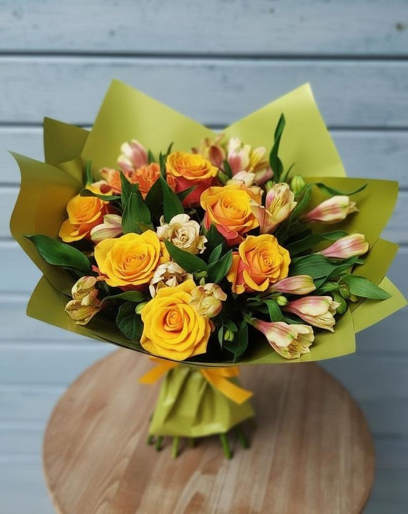 Букет цветов из: Альстромерии и Розы в Красном Куте