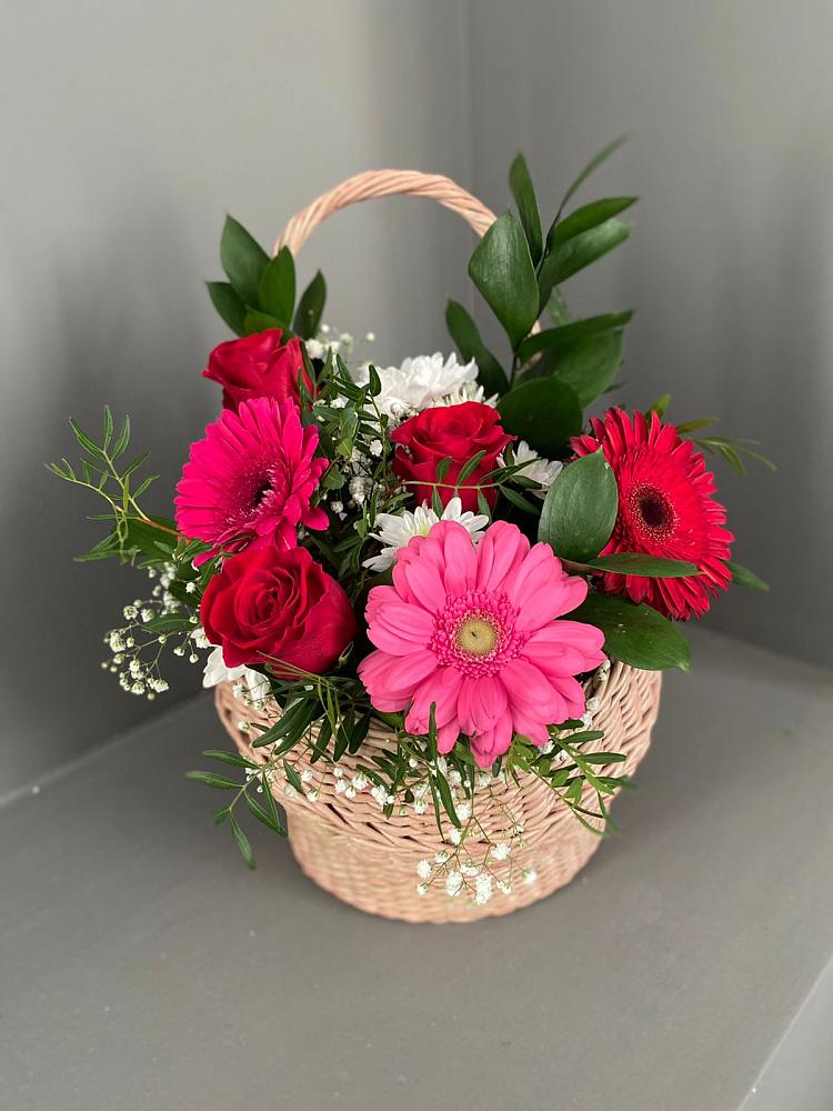 Цветочная композиция из Розы, Хризантемы и Герберы в корзине в Красном Куте