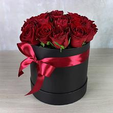 Цветочная композиция из Розы в шляпной коробке в Красном Куте