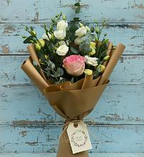 Букет цветов из:  Розы и Лизиантусы в Красном Куте