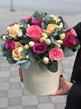 Цветочная композиция из Розы в шляпной коробке в Красном Куте