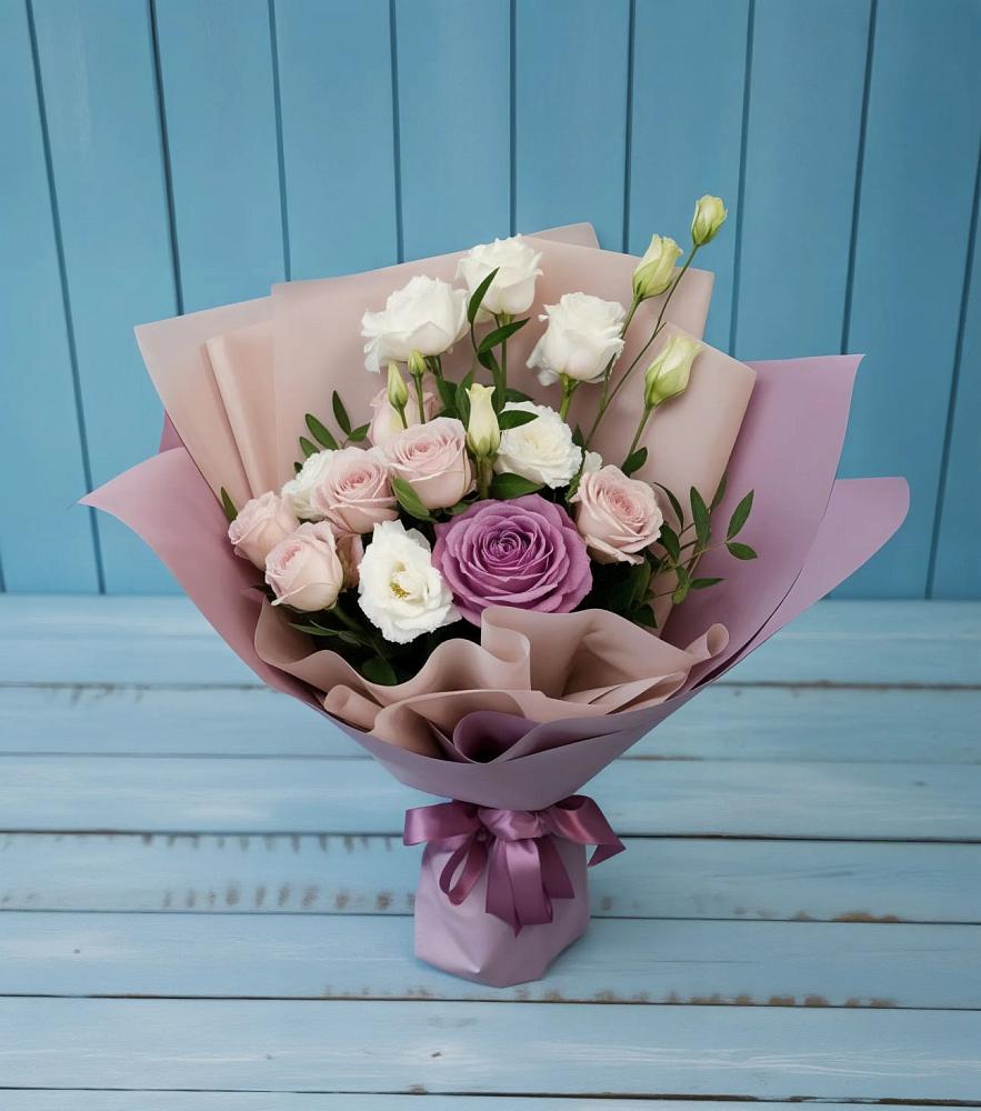 Букет цветов из: Розы и Лизиантусы в Красном Куте